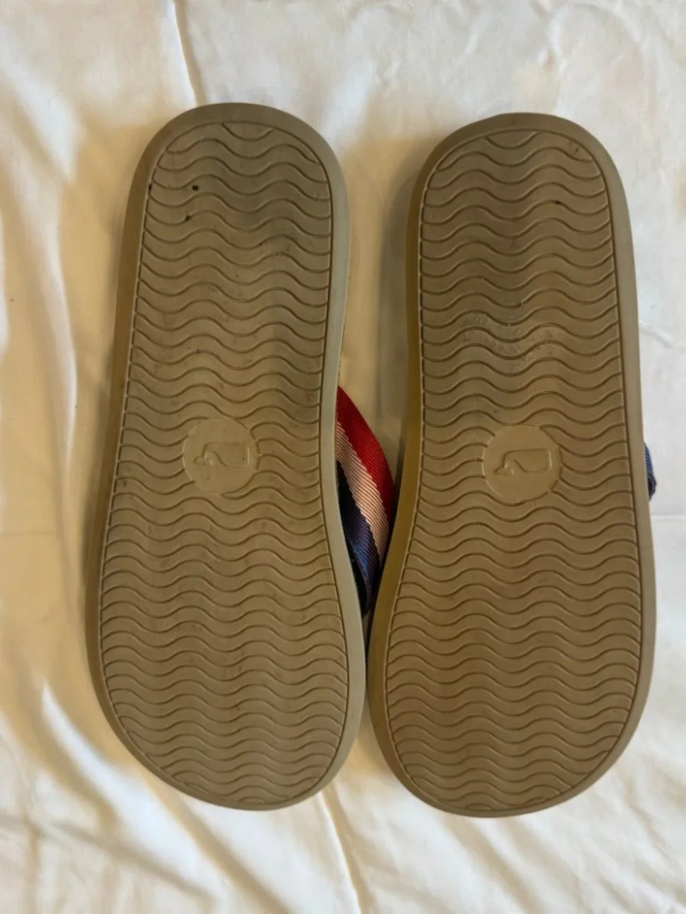 Vineyard Vines Mens size 8 Patriotic Heavy Tan Flip Flops